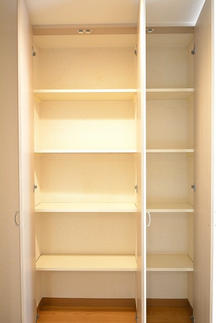 アールヴェール新宿弁天町　物入れ301