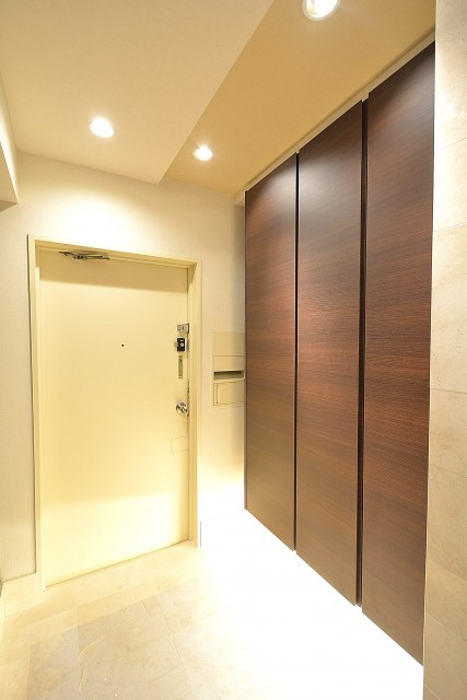 ファミール六本木　玄関