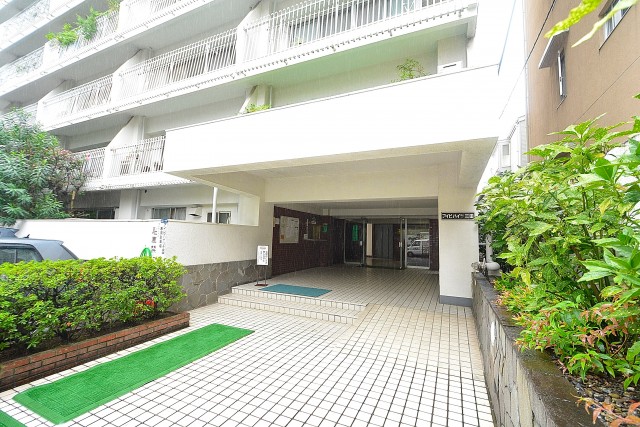 アイビハイツ三田　アプローチ