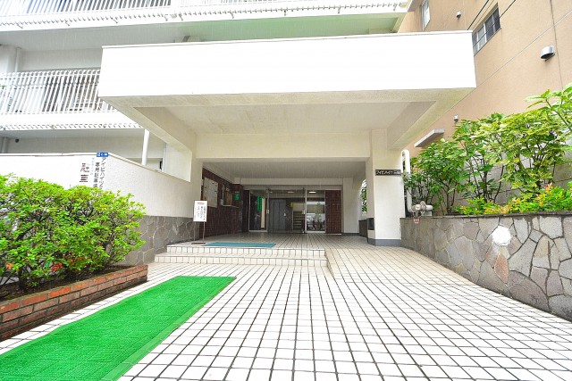 アイビハイツ三田　アプローチ