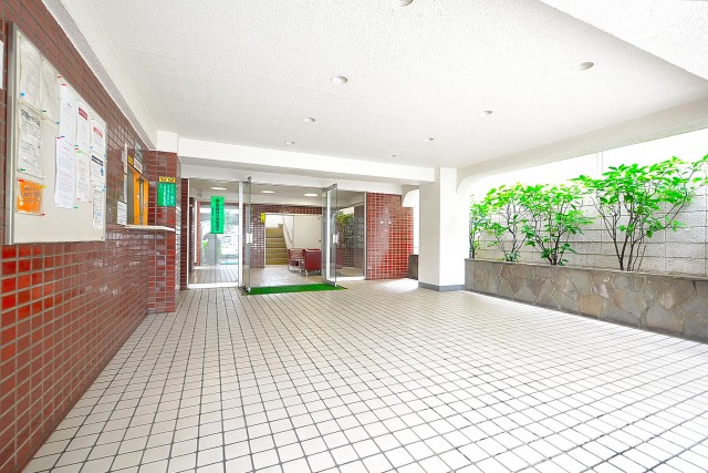 アイビハイツ三田　エントランスホール