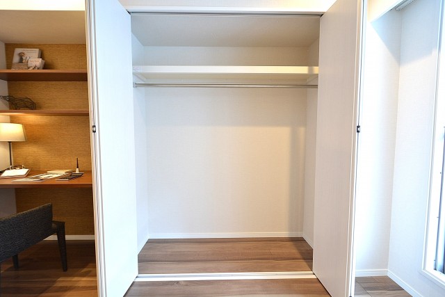 ファミール六本木　ベッドルーム２のクローゼット２