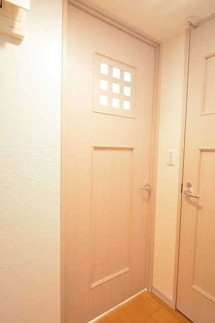 アールヴェール新宿弁天町　ＬＤＫ扉301