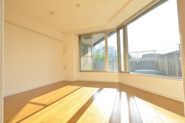 アールヴェール新宿弁天町　約14.6帖のＬＤＫ301