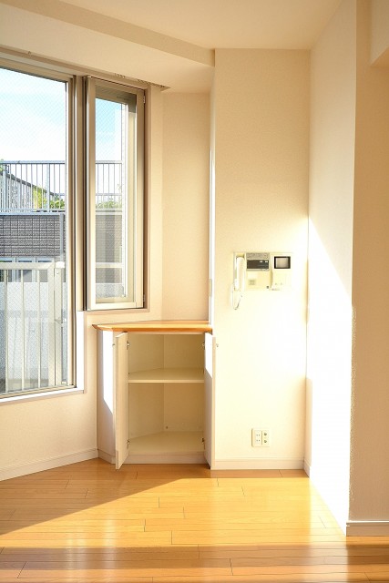 アールヴェール新宿弁天町　電話台301