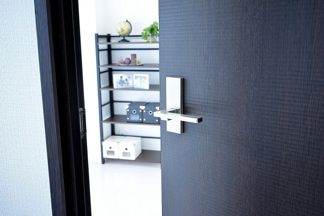 南平台セントラルハイツ　4.2帖洋室ドア