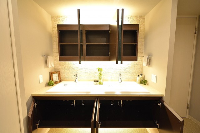 ファミール六本木　洗面台収納