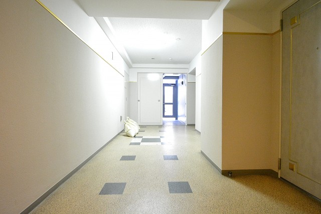 アールヴェール新宿弁天町　共用廊下102