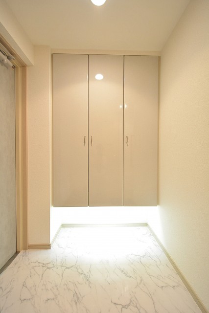 アールヴェール新宿弁天町　玄関ホール102