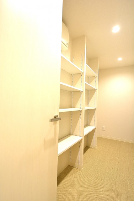 ファミール六本木　ストックルーム