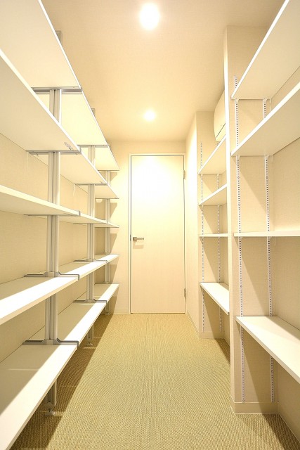 ファミール六本木　ストックルーム