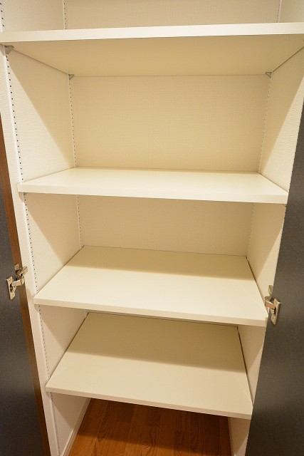 ライオンズヴィアーレ幡ヶ谷　物入れ