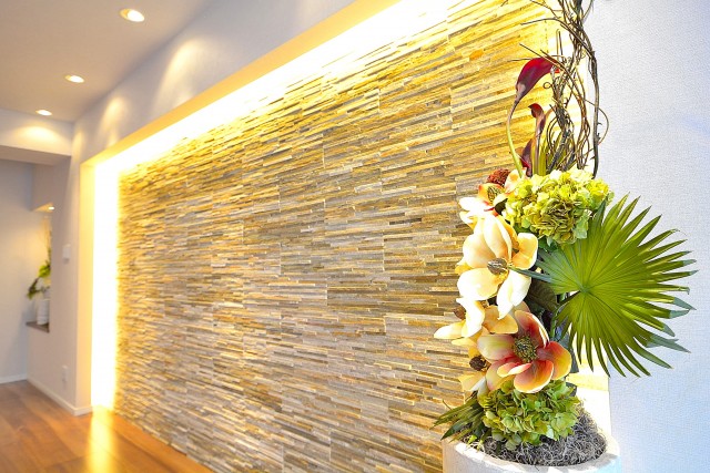 ファミール六本木　石張りの壁