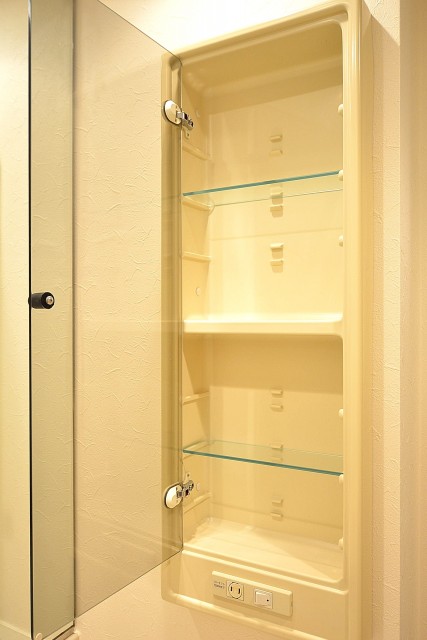 アールヴェール新宿弁天町　キャビネット102