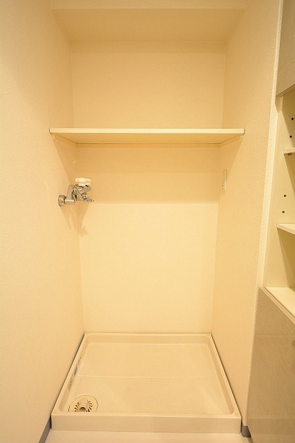 アールヴェール新宿弁天町　洗濯機置場102