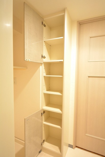 アールヴェール新宿弁天町　洗面室内収納102