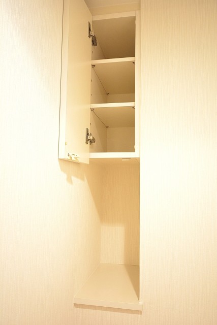 アールヴェール新宿弁天町　トイレ収納102