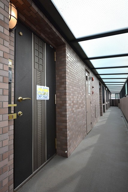 ライオンズヴィアーレ幡ヶ谷　玄関前