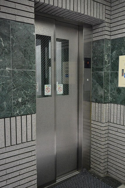 ライオンズヴィアーレ幡ヶ谷　エレベーター