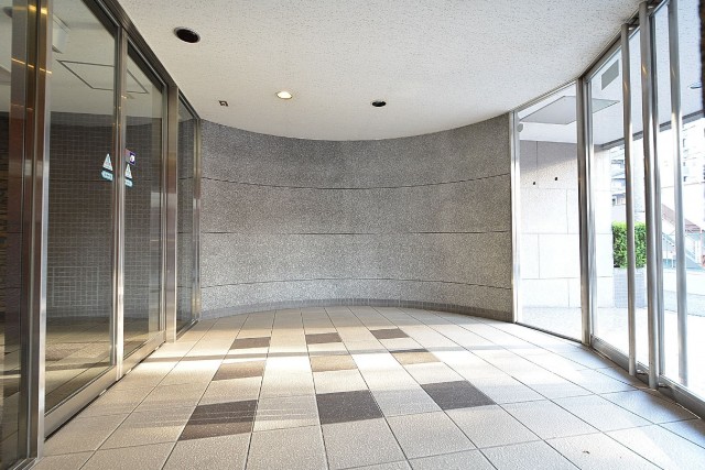アールヴェール新宿弁天町　エントランスホール