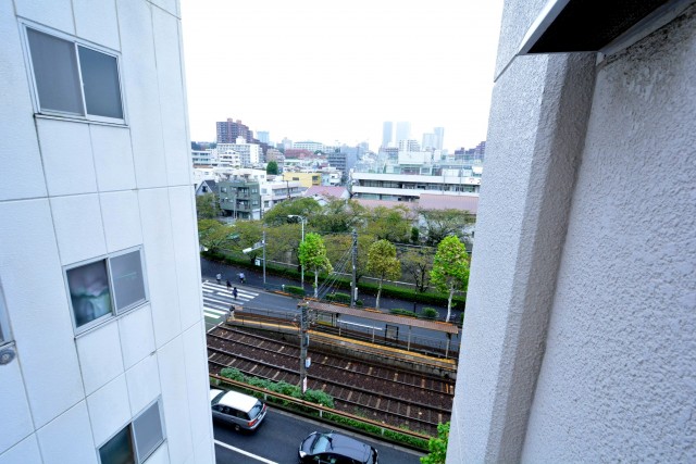 ハラダ面影橋マンション　キッチン横バルコニーからの眺望