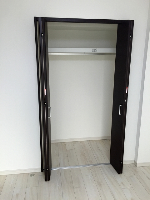 目白ガーデニア　洋室廊下右手収納