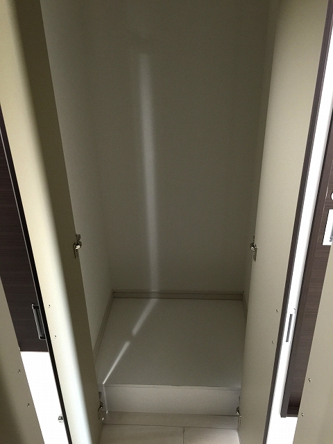 目白ガーデニア　廊下右手収納