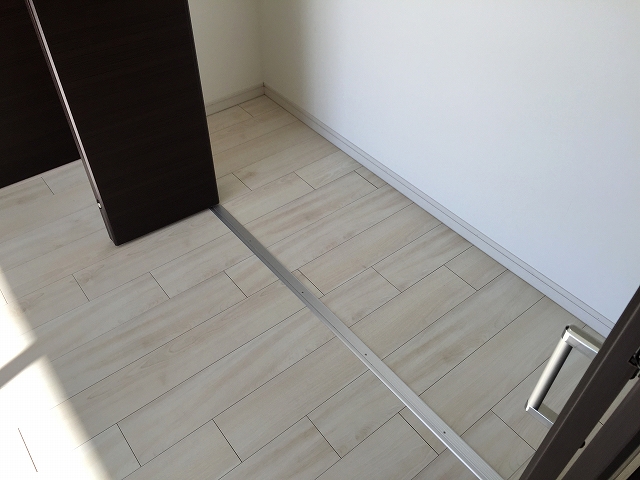 目白ガーデニア　洋室リビング左手収納