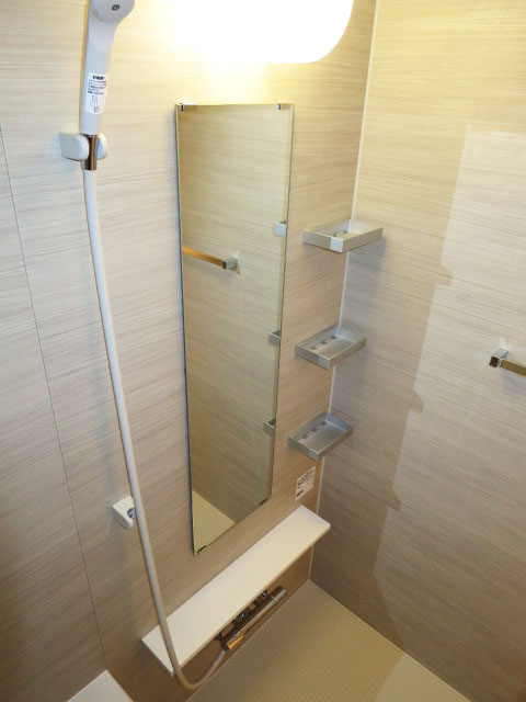 ゆったりサイズのバスルーム