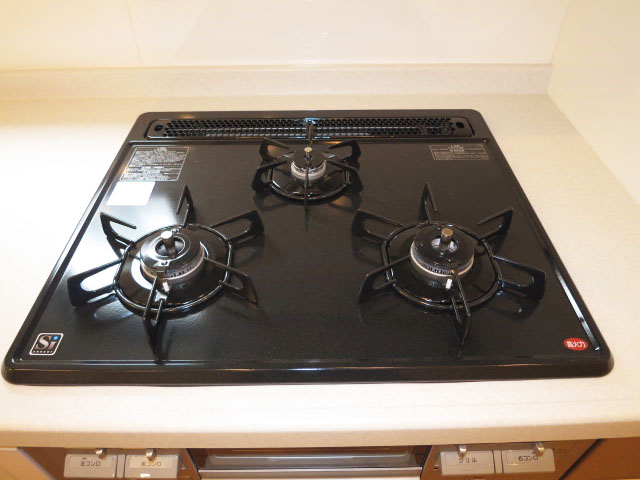 新宿パークサイド永谷　機能的なシステムキッチン