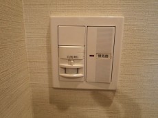 新宿パークサイド永谷　トイレの照明も人感センサー付