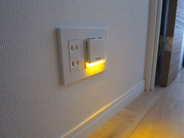 新宿パークサイド永谷　足元にはフットライト