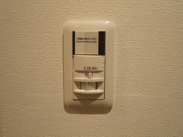 西新宿ハウス　玄関照明は人感センサー付306