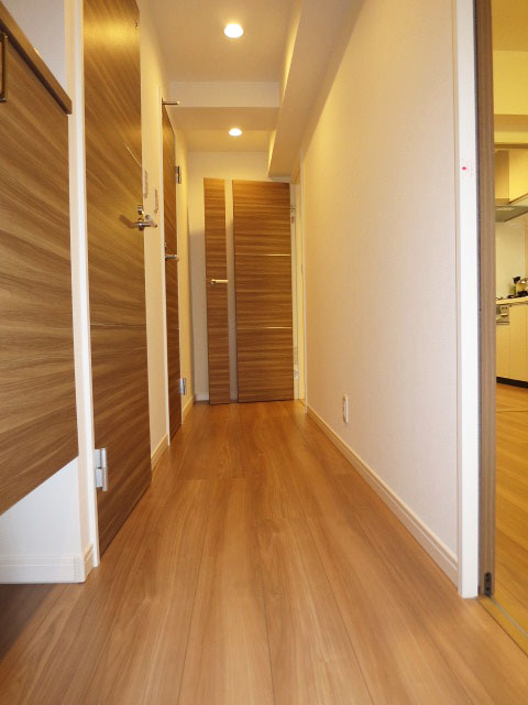 西新宿ハウス　リビングへと続く廊下306