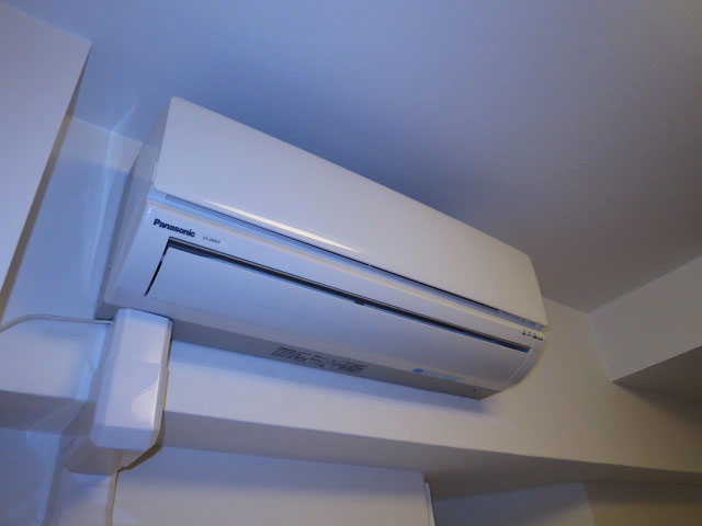 西新宿ハウス　リビングダイニングにはエアコン新規一台取付306