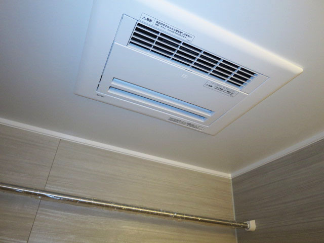 西新宿ハウス　バスルームには浴室換気乾燥機付306