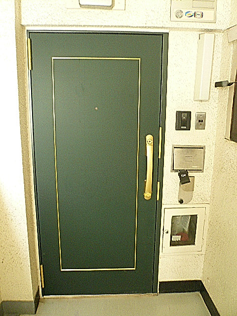 秀和目黒レジデンス　玄関