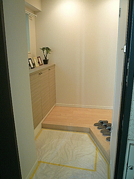 秀和目黒レジデンス　玄関ホール