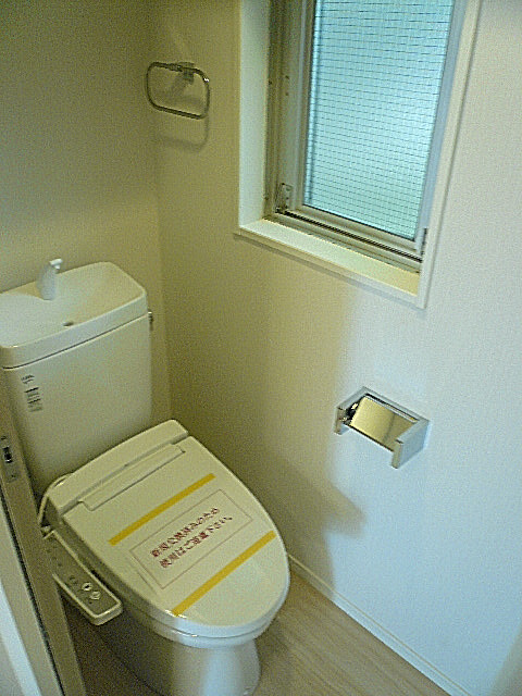 秀和目黒レジデンス　ウォシュレット付トイレ