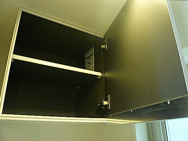 秀和目黒レジデンス　吊戸棚