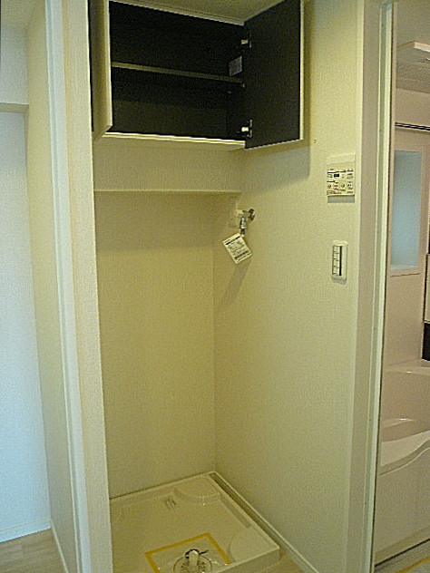 秀和目黒レジデンス　洗濯機置き場