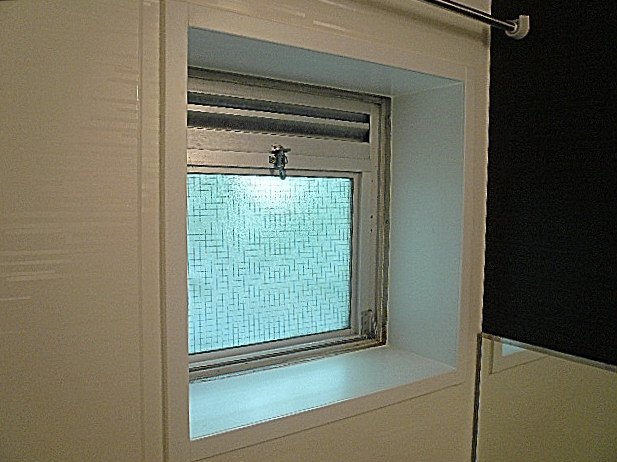 秀和目黒レジデンス　浴室の窓