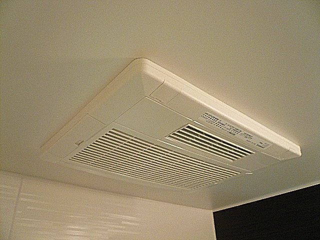 秀和目黒レジデンス　浴室換気乾燥付き