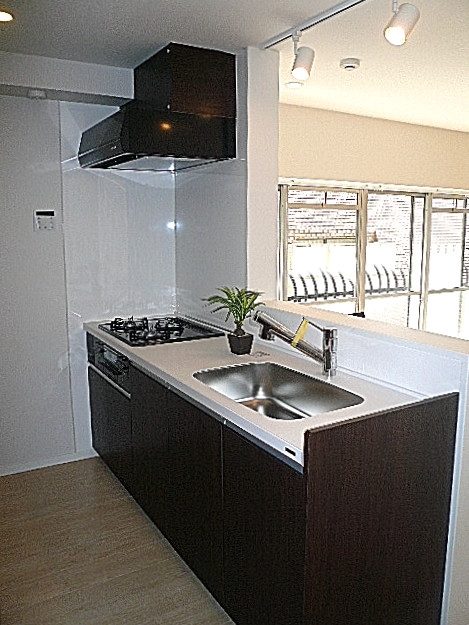 秀和目黒レジデンス　システムキッチン