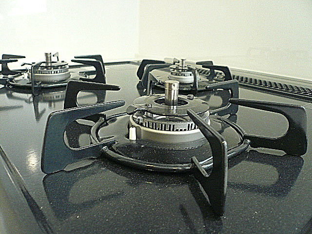 秀和目黒レジデンス　3口コンロ