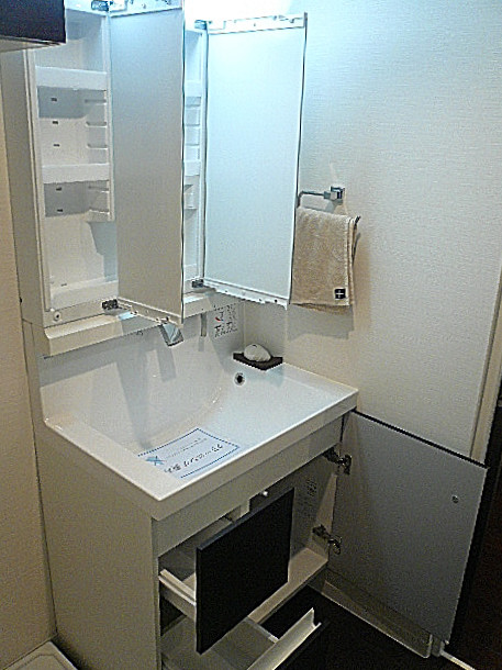 コンド田園調布　洗面化粧台収納