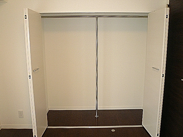 コンド田園調布　洋室6.9帖のクローゼット