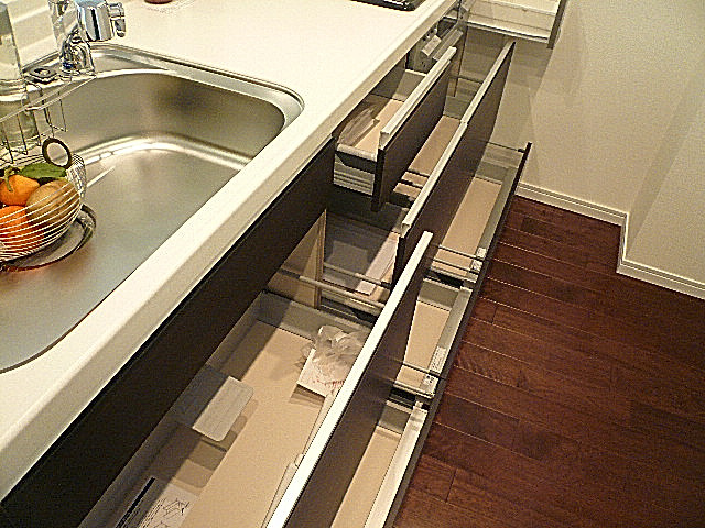 コンド田園調布　システムキッチン収納