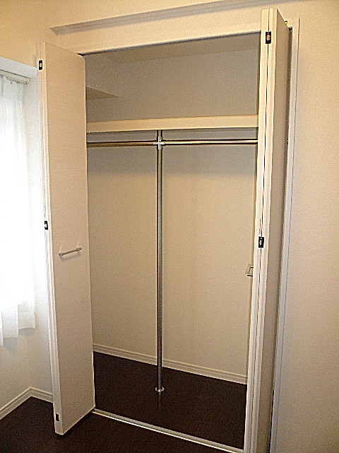 コンド田園調布　洋室4.1帖のクローゼット