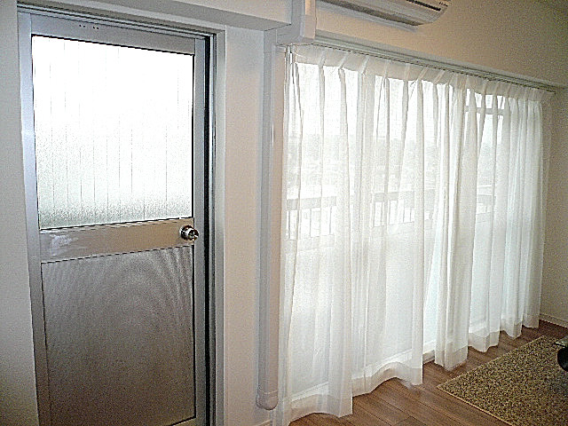 バルコニー　ドア